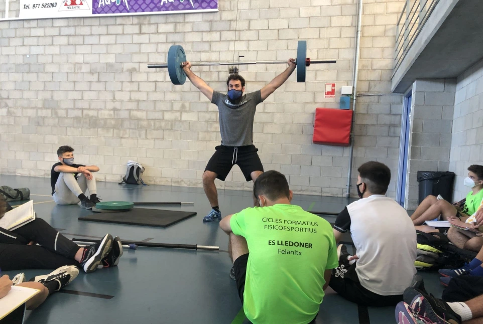 Alumnes del Grau Superior TSEAS realitzant pràctiques esportives